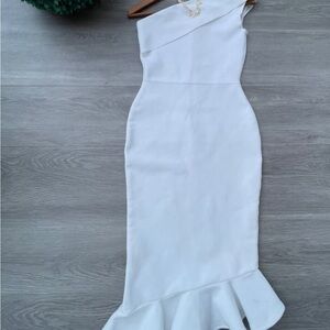 Elegant White One-Shoulder Dress
